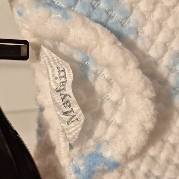 Fluffy robe with hood and tie belt - Picture 6 of 10